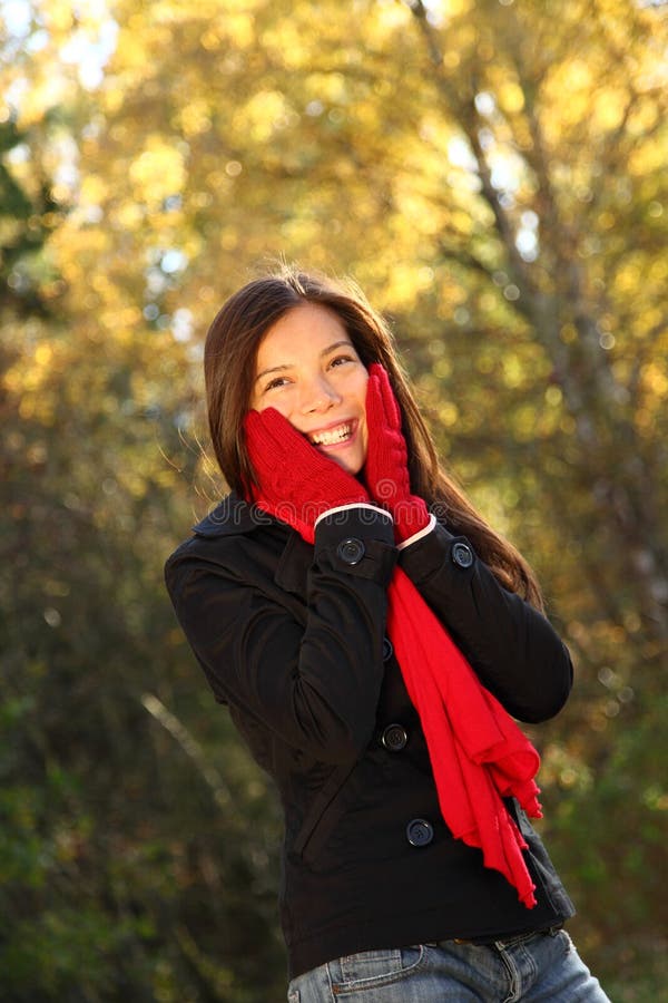 Glückliche Herbstfrau stockfotografie Glückliche Herbstfrau stockfotografie