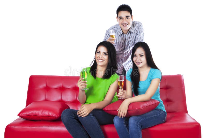 Glückliche Jugendliche mit Champagner lizenzfreie stockfotos Glückliche Jugendliche mit Champagner lizenzfreie stockfotos