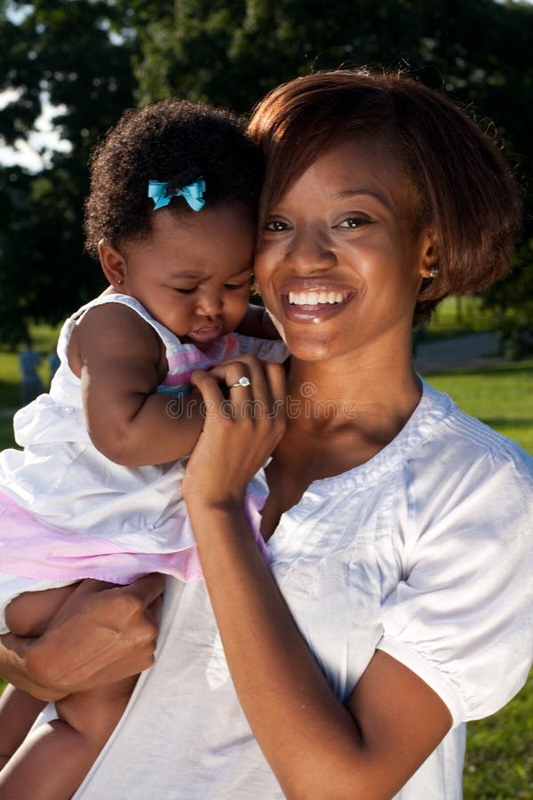 Glückliche neue Mutter stockbild