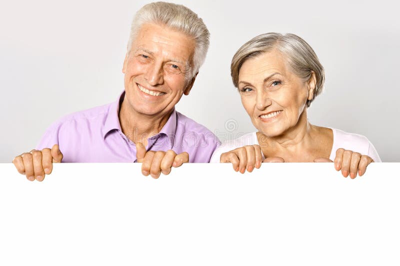 Glückliche ältere Paare lizenzfreie stockfotografie Glückliche ältere Paare lizenzfreie stockfotografie