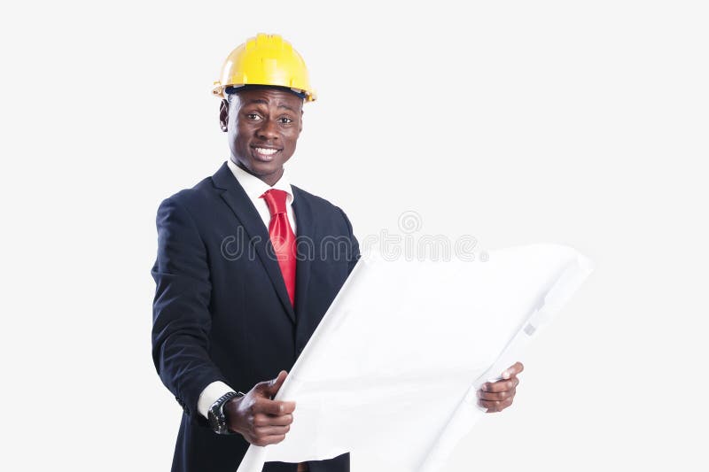 Glücklicher Afroamerikanerbauarbeiter, der Plan hält lizenzfreie stockfotografie Glücklicher Afroamerikanerbauarbeiter, der Plan hält lizenzfreie stockfotografie