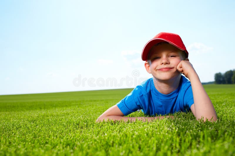 Glücklicher kleiner Junge lizenzfreies stockfoto