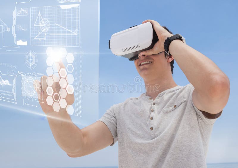 Glücklicher Mann in rührender Schnittstelle VR-Kopfhörers gegen blauen Hintergrund stockfoto Glücklicher Mann in rührender Schnittstelle VR-Kopfhörers gegen blauen Hintergrund stockfoto