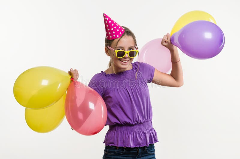 Glückliches Jugendparty-girl 12-13 Jahre alt mit Ballonen lizenzfreie stockbilder Glückliches Jugendparty-girl 12-13 Jahre alt mit Ballonen lizenzfreie stockbilder