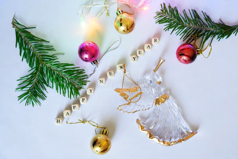 Glückliches neues Jahr Würfel mit Buchstaben, Engel, Weihnachtsspielwaren lizenzfreies stockbild Glückliches neues Jahr Würfel mit Buchstaben, Engel, Weihnachtsspielwaren lizenzfreies stockbild