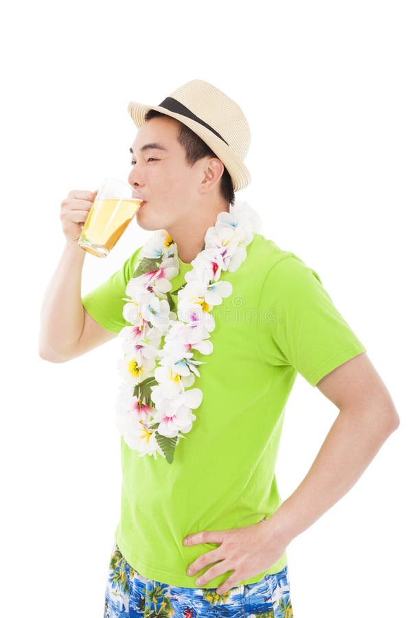 Glückliches trinkendes Bier des jungen Mannes stockfotos Glückliches trinkendes Bier des jungen Mannes stockfotos