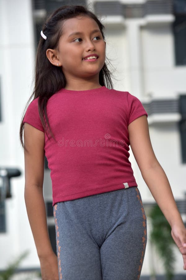 Glückliches Zierliches Filipina Juvenile Stockbild Bild Von Waif