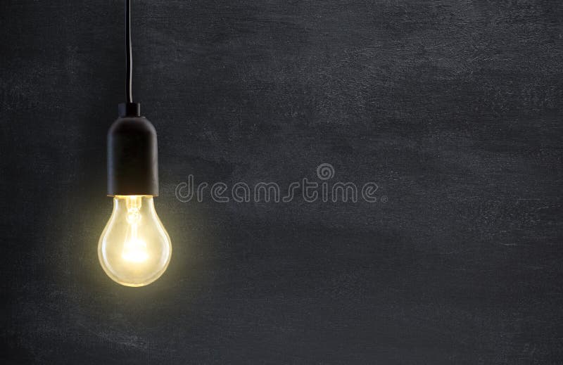 Glühlampelampe auf Tafel