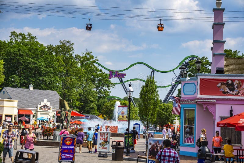 GMINA JACKSON, CZERWIEC 2016 R.: Sceniczny widok z Six Flags Great Adventure słynnego parku rozrywki położonego w Jackson New Jer