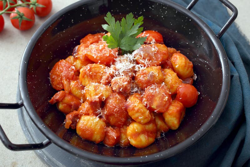 Gnocchi with fresh  tomato and cheese