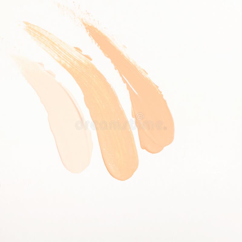 Gocce della crema di fondamento e sbavature delle tonalità differenti per i tipi differenti della pelle Estetiche e trucco fotografia stock Gocce della crema di fondamento e sbavature delle tonalità differenti per i tipi differenti della pelle Estetiche e trucco fotografia stock