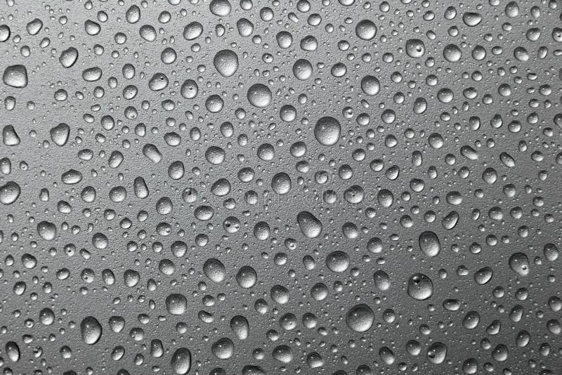 Gocce di acqua astratte su un fondo d'argento fotografia stock Gocce di acqua astratte su un fondo d'argento fotografia stock