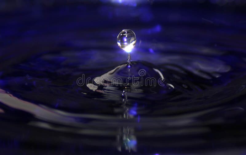 Goccia blu immagine stock libera da diritti Goccia blu immagine stock libera da diritti