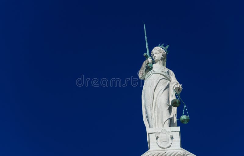Download Godin Van Rechtvaardigheidsstandbeeld Stock Foto - Afbeelding bestaande uit deity, brons: 107704564