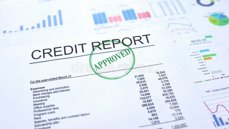 Goedgekeurd kredietrapport, gestempelde verbinding over officieel document, bedrijfsproject royalty-vrije stock foto Goedgekeurd kredietrapport, gestempelde verbinding over officieel document, bedrijfsproject royalty-vrije stock foto