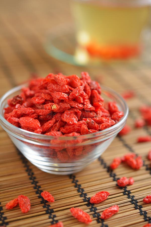 Secca bacche di Goji in una ciotola.