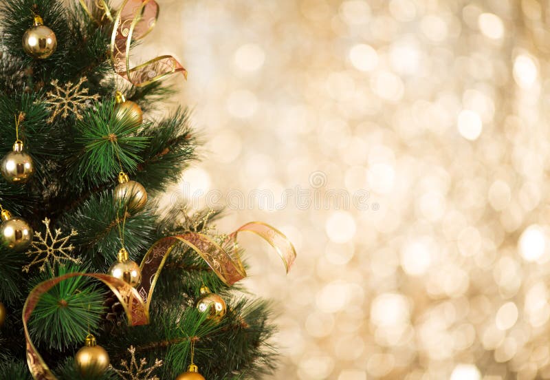 L'oro di Natale sfondo sfocato luci con albero decorato.