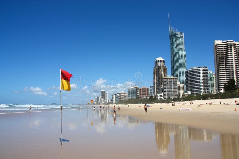 GOLD COAST, AUSTRALIA - MARCH 25, 2008: People walk in Surfers Paradise,  Gold Coast, Australia. With more than 500,000 people, it is the 6th most  popu Stock Photo - Alamy