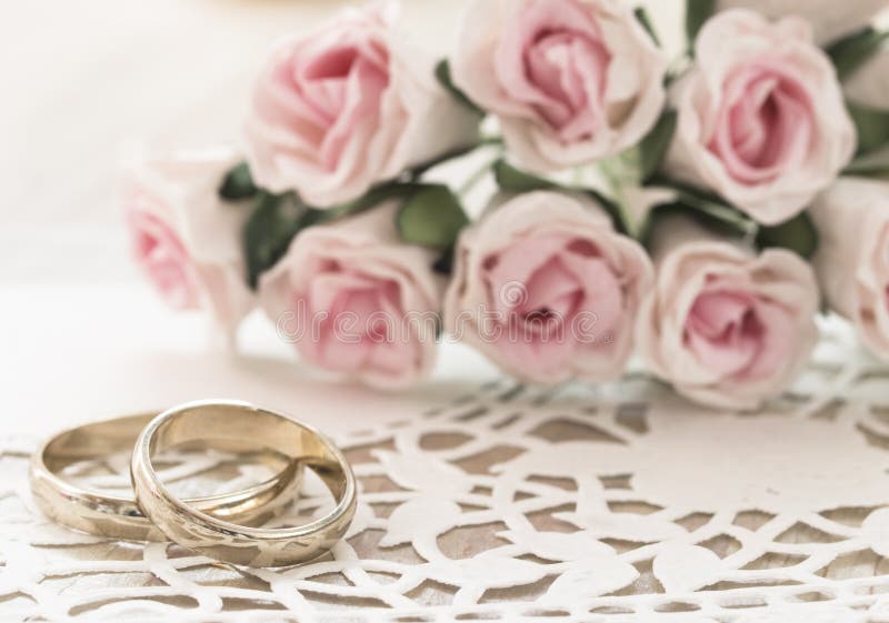 Gold wedding rings in the elegant arrangement