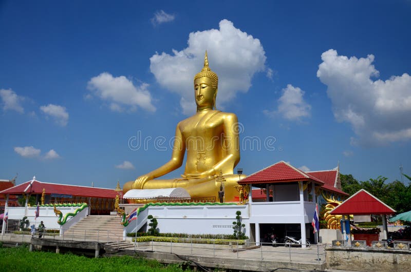 Golden Big Buddha statue image at Wat Bangchak