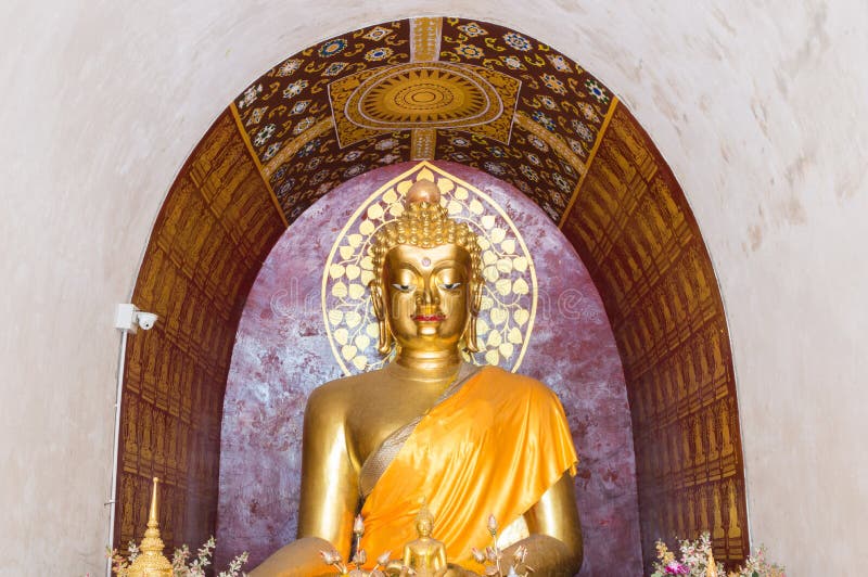 Golden buddha statue