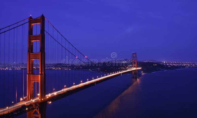 Golden Gate Bridge at night