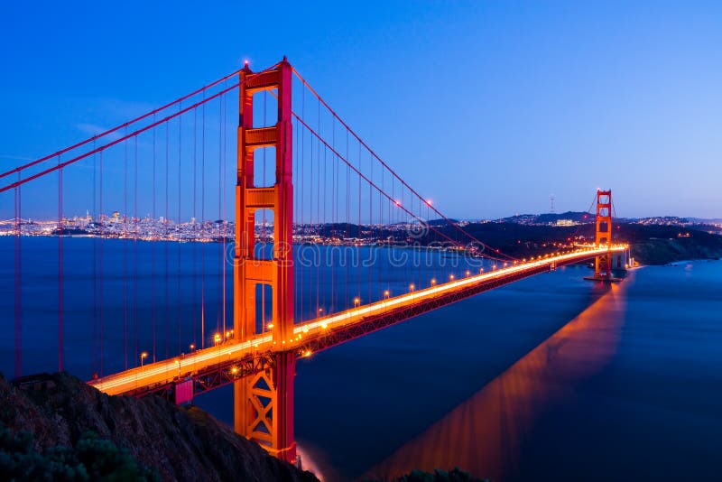 Golden Gate Bridge at night