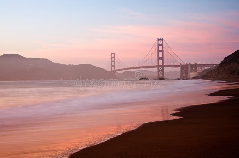 Golden Gate Bridge, San Fransisco przy półmrokiem
