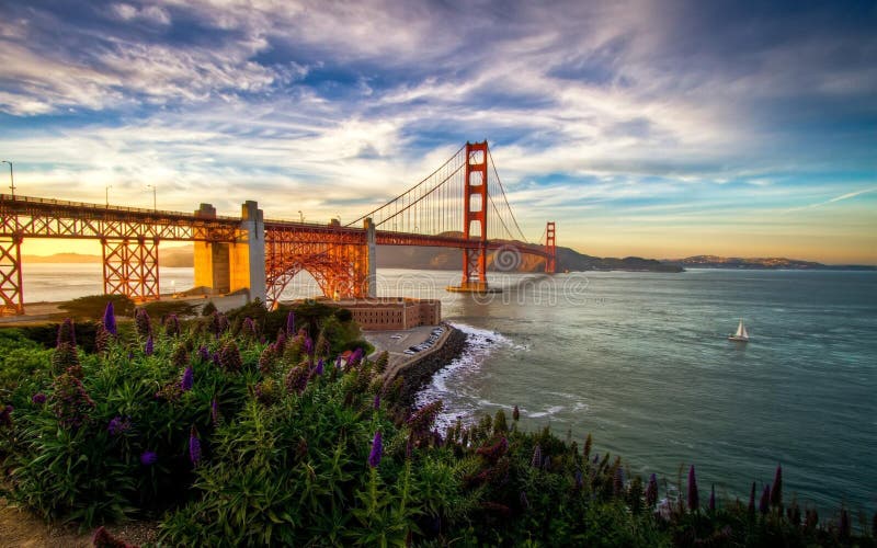 Golden gate bridge é ficado situado em San Francisco, CA