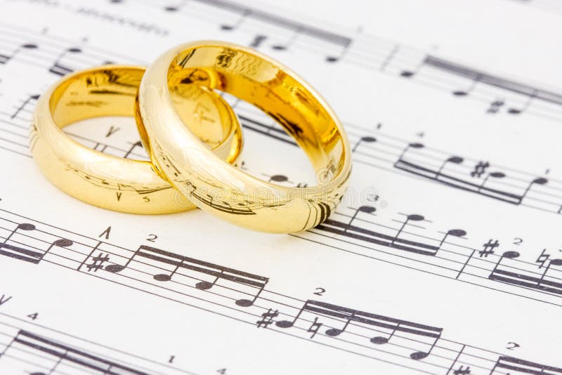 Golden rings on the sheet music royalty free stock images Golden rings on the sheet music royalty free stock images