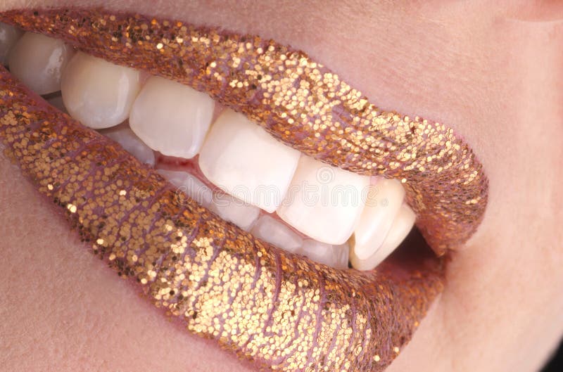 Labios dorado chispa - chispear lápiz labial.