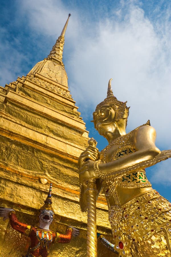 Bebé estatuas sobre el El abuela, tailandia.