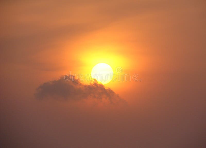 golden-sun-bright-aura-photograph-sky-yellow-orange-captured-time-sunrise-84601090.jpg