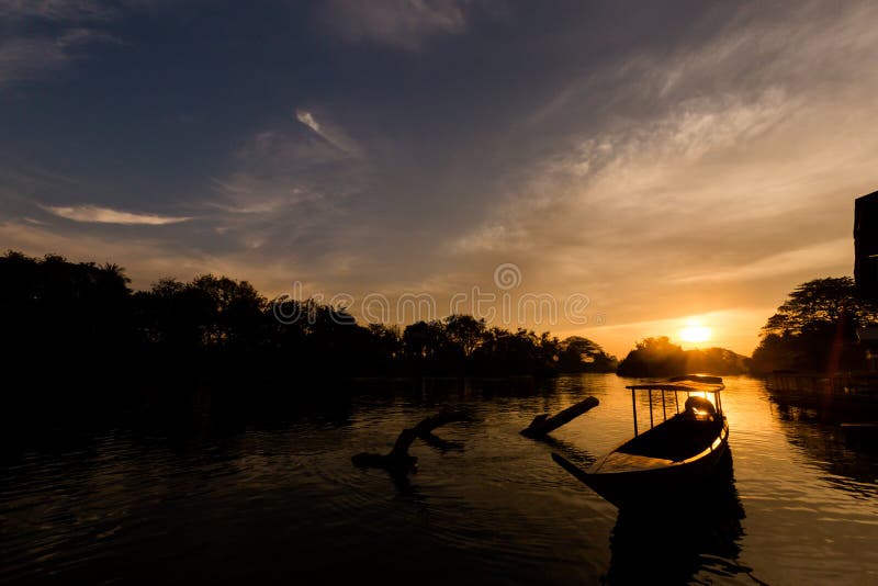 Golden sunrise on Don Det