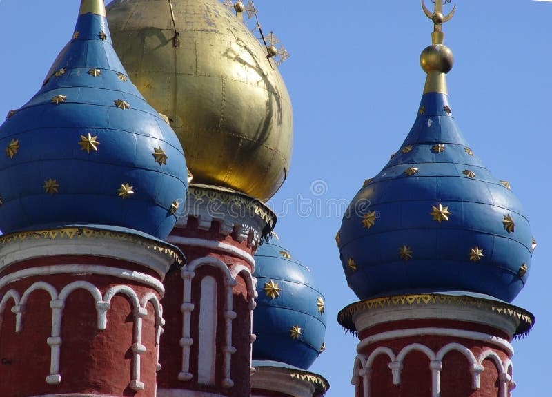 Goldene Hauben in altem Moskau stockfotos Goldene Hauben in altem Moskau stockfotos