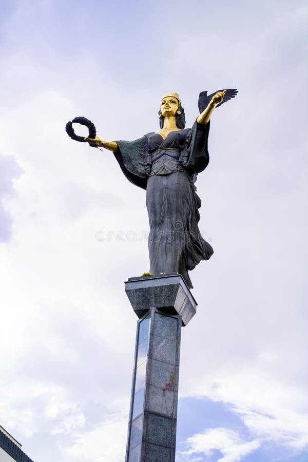Goldene Statue von St Sofia in Sofia, Bulgarien lizenzfreie stockfotos Goldene Statue von St Sofia in Sofia, Bulgarien lizenzfreie stockfotos