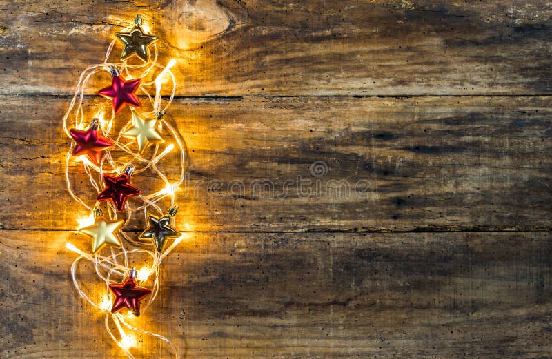 Goldene Weihnachtslichter und Sternverzierungen stockfoto Goldene Weihnachtslichter und Sternverzierungen stockfoto