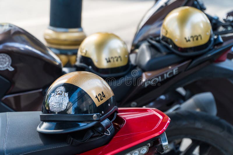 Goldener Sturzhelm der thailändischen Polizei stockbilder Goldener Sturzhelm der thailändischen Polizei stockbilder