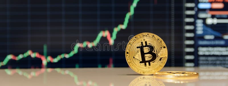 Goldenes bitcoin auf Tastatur des Notizbuches stockbild Goldenes bitcoin auf Tastatur des Notizbuches stockbild