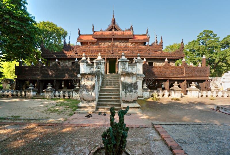 Goldenes Palast-Kloster, Mandalay, Myanmar (Birma) lizenzfreies stockbild Goldenes Palast-Kloster, Mandalay, Myanmar (Birma) lizenzfreies stockbild