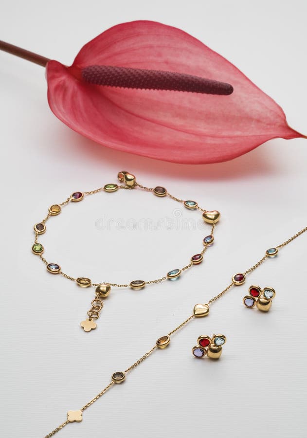 Goldzusatz für Mädchen lizenzfreie stockfotos Goldzusatz für Mädchen lizenzfreie stockfotos