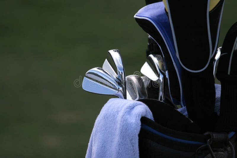 Golf bag and set of clubs