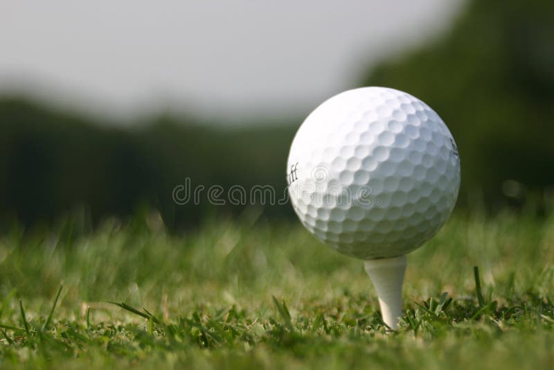 Golf Ball on Tee (real Golf course) stock photography Golf Ball on Tee (real Golf course) stock photography