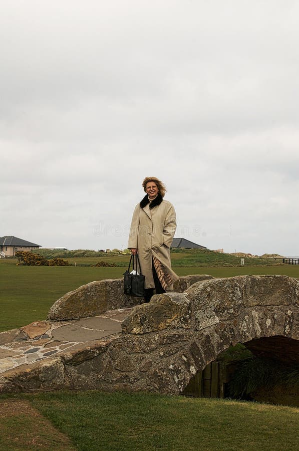 Golf il ` s la maggior parte del ponte famoso, lo Swilcan, St Andrews, Scozia fotografia stock Golf il ` s la maggior parte del ponte famoso, lo Swilcan, St Andrews, Scozia fotografia stock