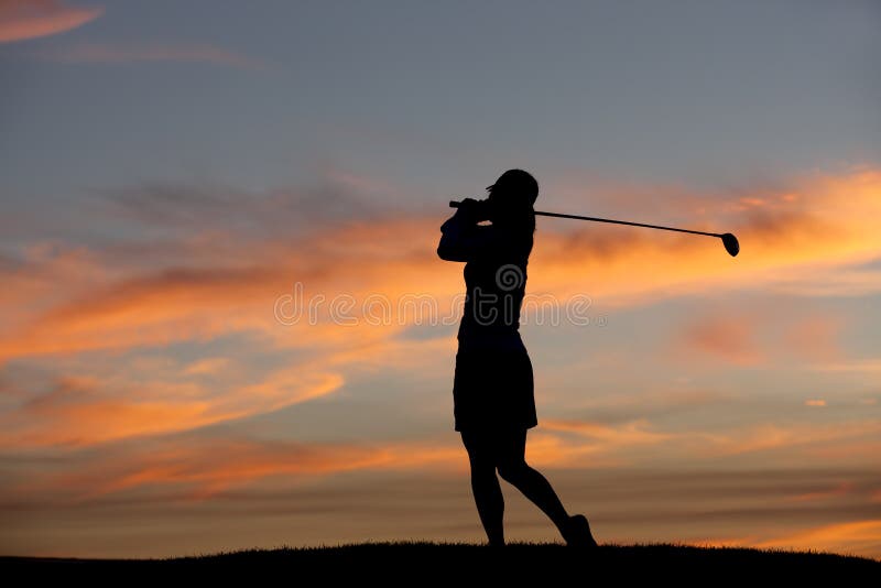 Golfare på solnedgången. royaltyfria bilder Golfare på solnedgången. royaltyfria bilder