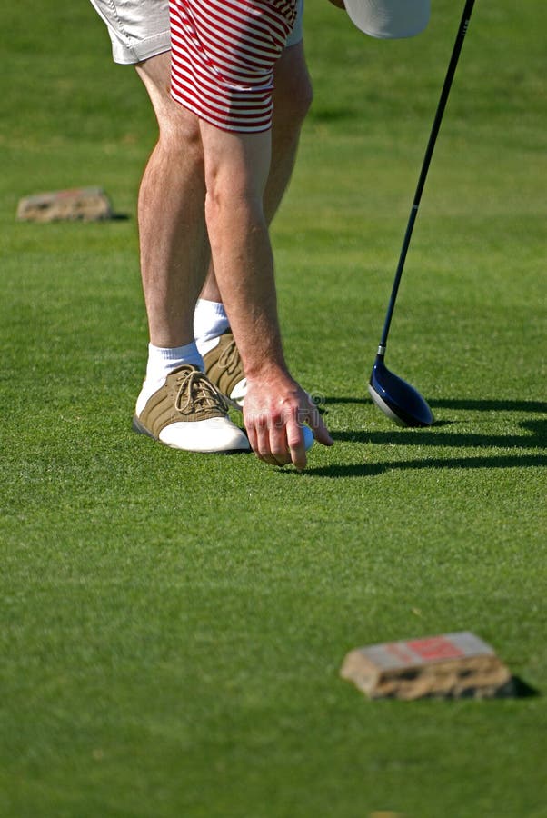 Golfer teeing up to drive