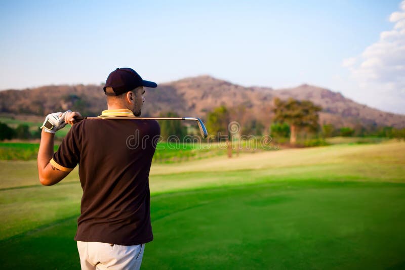 Golfista que junta con te apagado foto de archivo Golfista que junta con te apagado foto de archivo