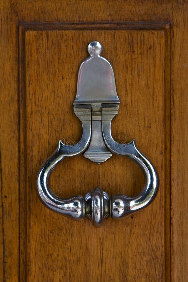 golpeador en el boca Buenos Aires del la de la puerta imagen de archivo libre de regalías golpeador en el boca Buenos Aires del la de la puerta imagen de archivo libre de regalías