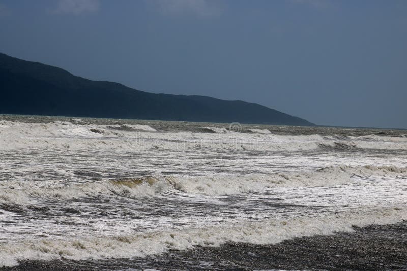 Golven at high tide, Raumati-Strand, Nieuw Zeeland stock afbeeldingen Golven at high tide, Raumati-Strand, Nieuw Zeeland stock afbeeldingen