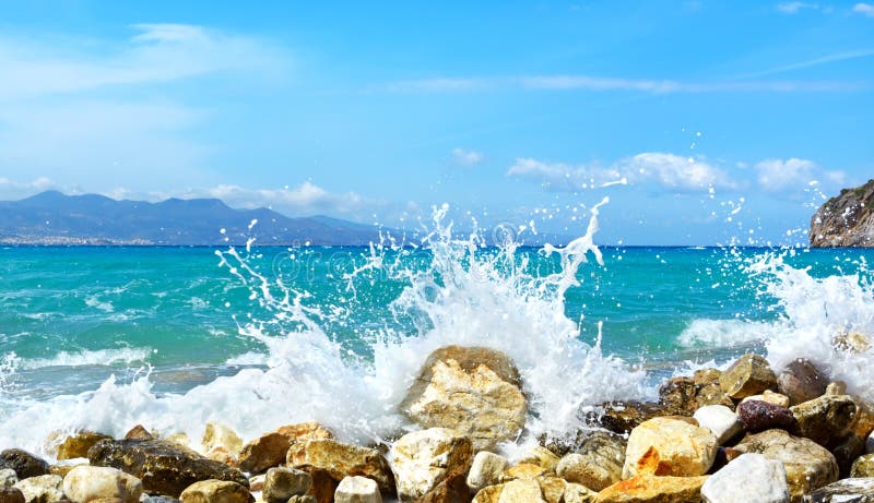 Golven van het overzees Mirabellnobaai, Kreta royalty-vrije stock afbeelding Golven van het overzees Mirabellnobaai, Kreta royalty-vrije stock afbeelding